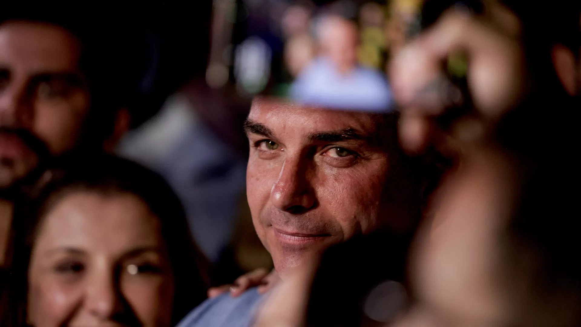 Policia Federal apura se Flávio Bolsonaro dividiu conta bancária com advogado investigado por fraude no INSS