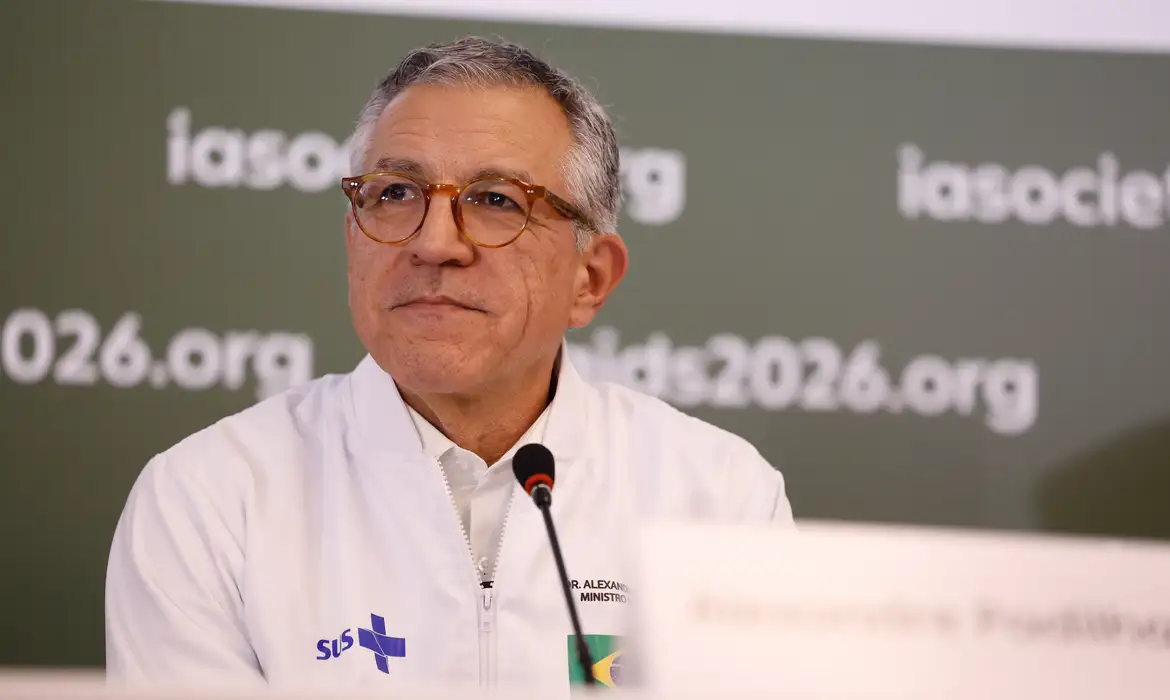 Policia Federal desmente Veja; Padilha aciona Justiça sobre fake news contra Lula